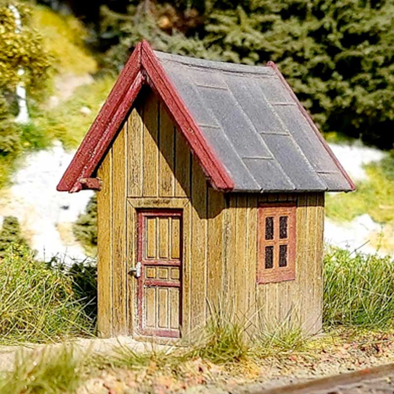 1/100 (N) Switched Mens Shed 9868 Model Scene