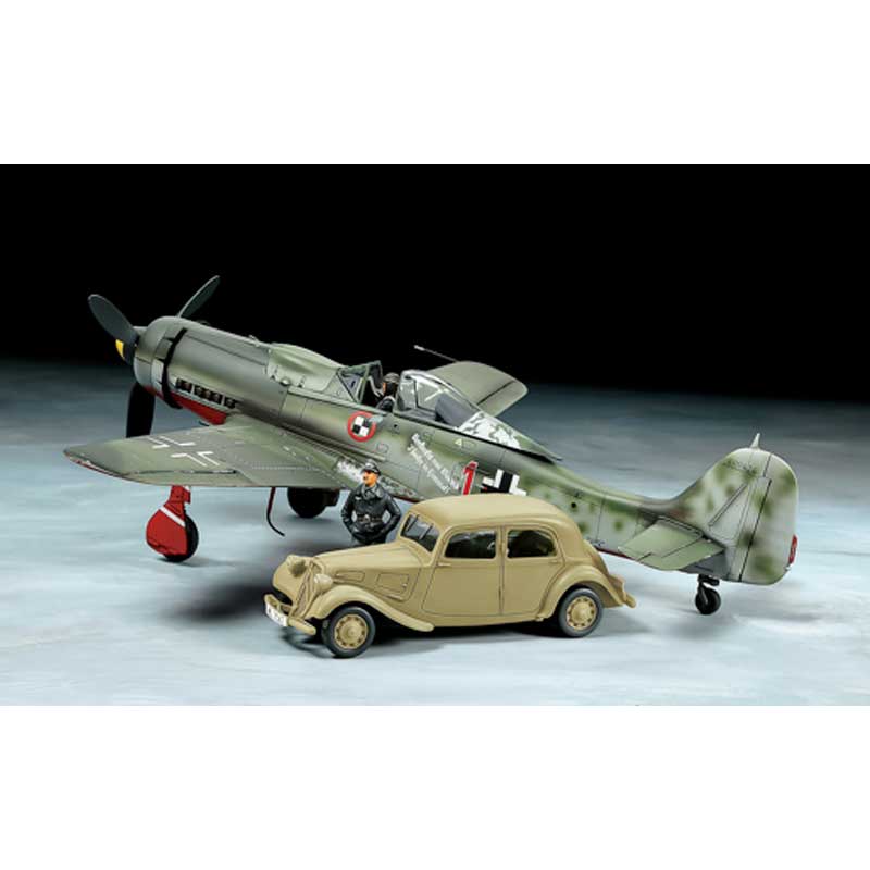 Tamiya Focke-Wulf Fw190 D-9 & Citroen 11CV Staff Car Set (1/48) 25213