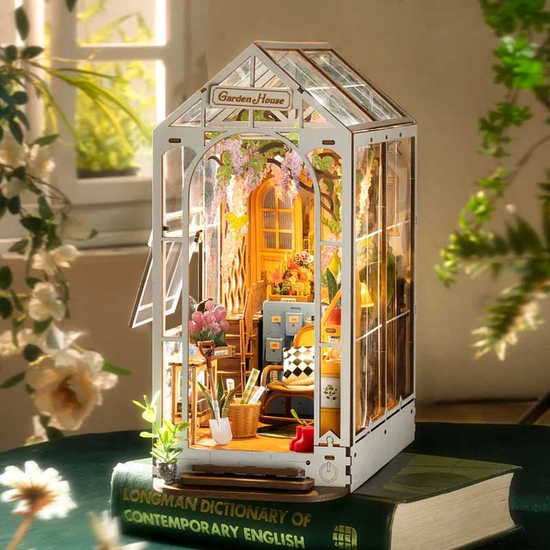 Garden House Book Nook TGB06 Robotime