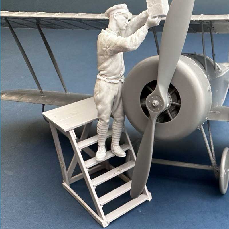 Copper State Models RNAS Mechanic With A Can (1/32) F32-054