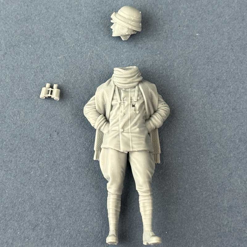 Copper State Models Italian Airman In Roold Crash Helmet (1/32)F32-057