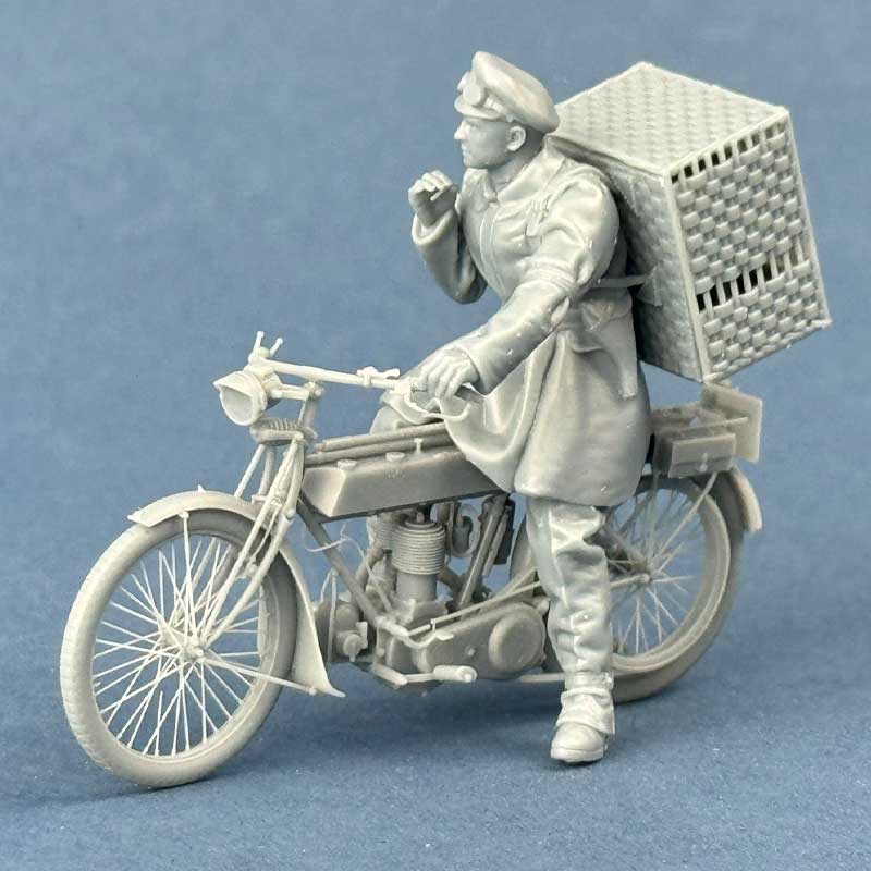 Copper State Models British Dispatch Rider & Pigeons (1/32) F32-063