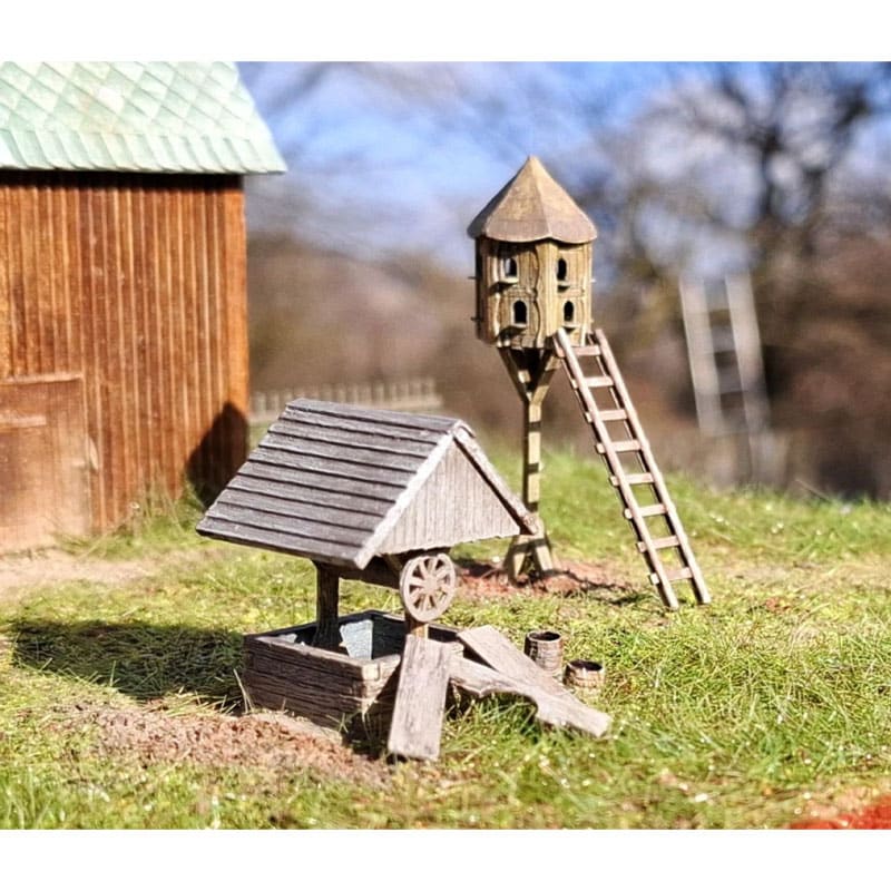 Model Scene Rustic Well and Dovecote Set (N) 96535