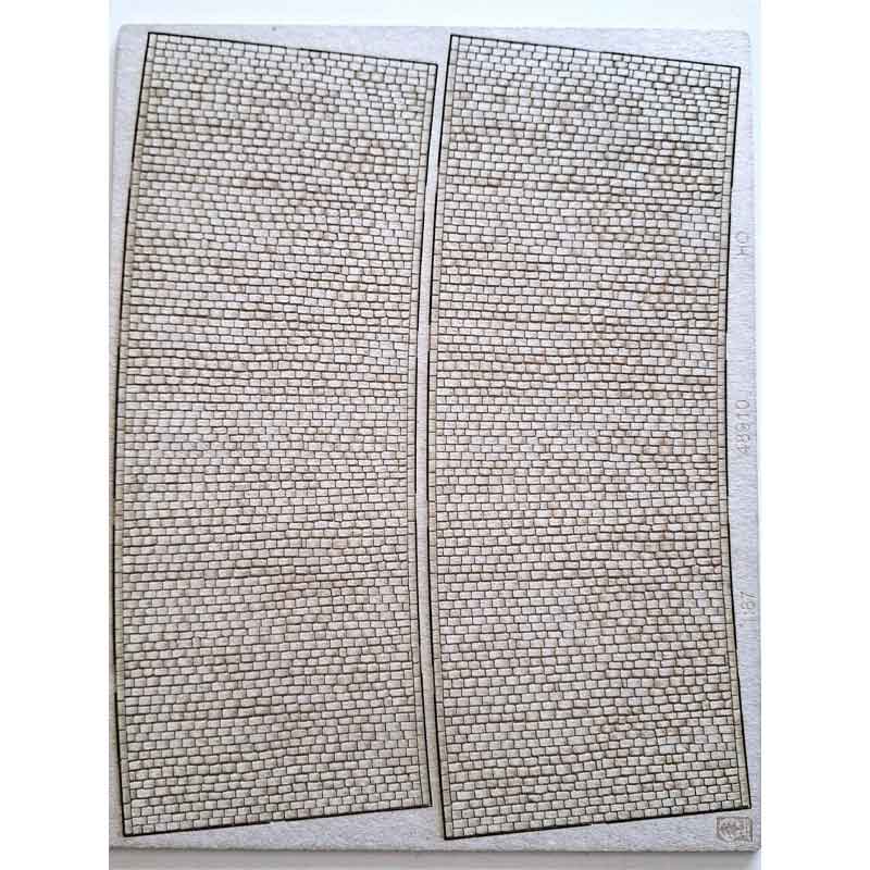 Model Scene Cobblestone Road - Gentle Curve (HO) 48910